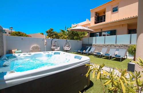 Urbanizacao dos Calicos Villa | Spacious Villa w/Jacuzzi Close to the Beach Free WiFi