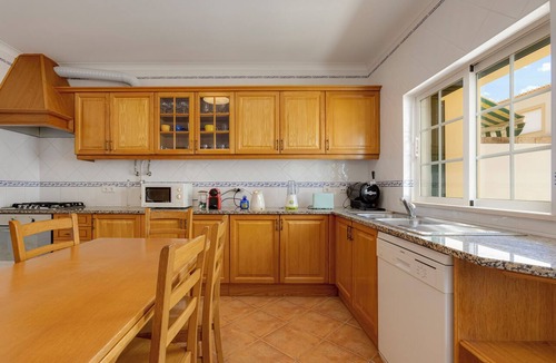 Porto de Mos Villa | Spacious Villa - Walk to Beach & City Center