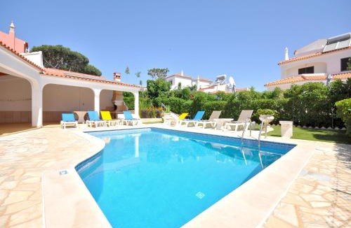 Quarteira House | Spacious villa with private pool