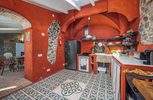 Santa Catarina da Fonte do Bispo Villa | Stunning 4 Bedroom Renovated Farmhouse with Private Pool & Large Gardens