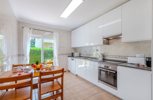 Pera House | Stunning villa for 6 guests with pool, A/C, WIFI, TV and terrace