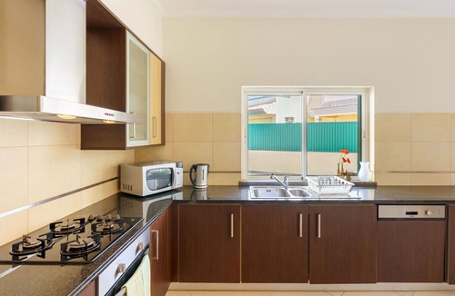 Moncarapacho e Fuseta House | Stunning villa for 8 people with WIFI, A/C, pool, TV, terrace and pets allowed