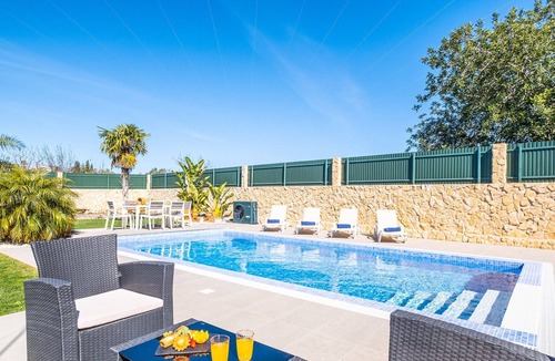 Albufeira Villa | STUNNING VILLA W/ PRIVATE HEATABLE POOL & BARBACUE, A/C, WI-FI