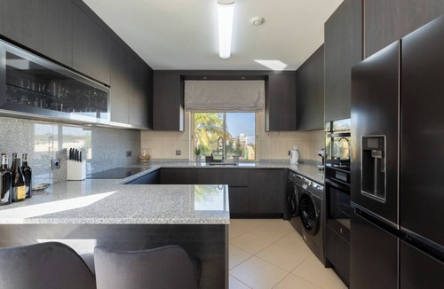 Quarteira Villa | Stunning Villa with Heated Pool, Garden, BBQ, and Wi-Fi Included!