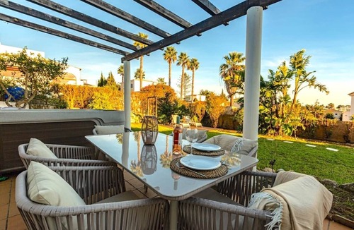 Carvoeiro Villa | Stylish Garden Villa Hot Tub Fireplace Wi-Fi