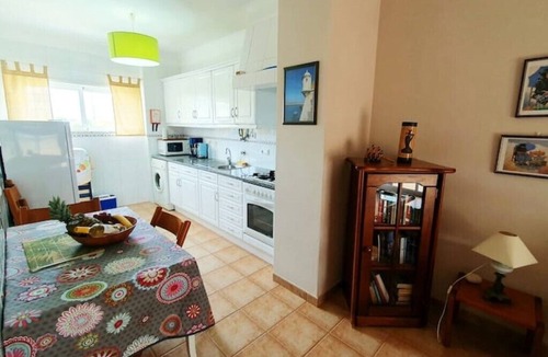 Albardeira Apartment | Sunny apartment with pool+balcony 10 minutes to Meia praia