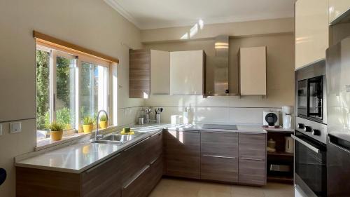 Gale Villa | Sunshine - Private Pool - 8 Guests - Albufeira