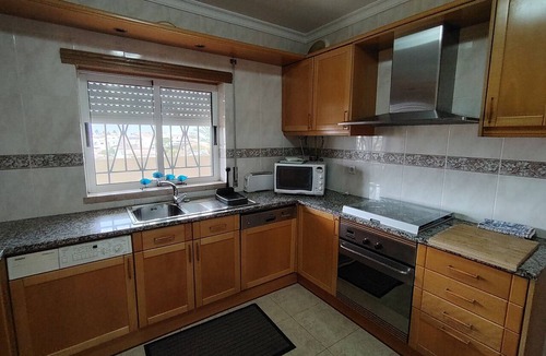 Castelo Apartment | T2 Galé Mar Retreat - Beach Apartment with Sea View, Wi-Fi, and Air Conditioning