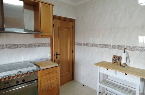 Castelo Apartment | T2 Galé Mar Retreat - Beach Apartment with Sea View, Wi-Fi, and Air Conditioning