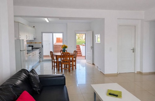 Gale Apartment | T2 r/c Galé, Piscina, BBQ, A/C, para a praia vai a