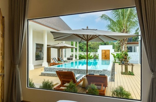 Phuket Villa | Taraburi's Finest: Brand New Build Poolside Bliss!