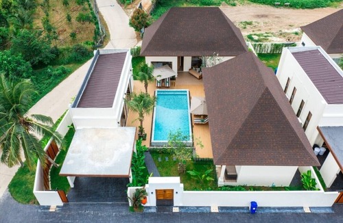 Phuket Villa | Taraburi's Finest: Brand New Build Poolside Bliss!