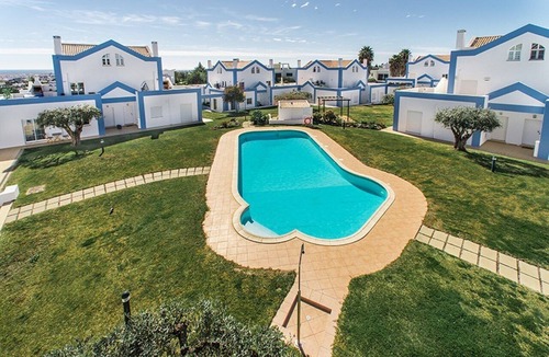 Tavira Villa | Tavira - Quinta do Perogil 3-bedroom house with a communal pool and free Wi-Fi.