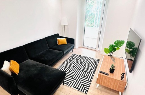 Sao Jorge de Arroios Apartment | The Antonio Pedro House - NO 2D - Stunning Three-Bedroom Apartment