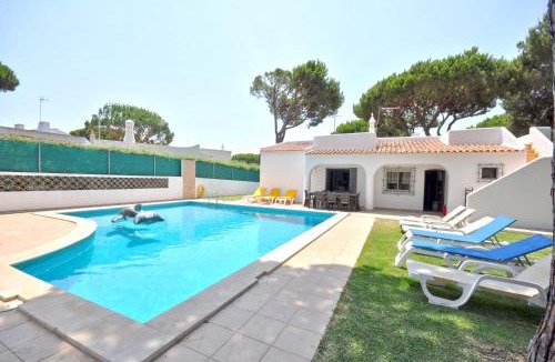 Quarteira Villa | The villa is simply and traditionally furnished and is on one level with a large