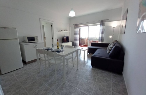 Cavacos Apartment | TORRE AZUL- Magnificent Sunset, Wifi, 20 m from the Beach