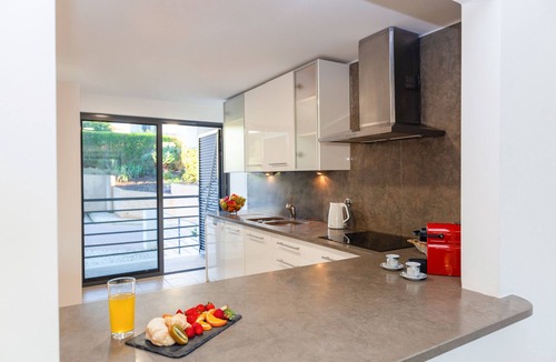 Cerro de Aguia Ski Chalet | Townhouse w/Pool and BBQ in Albufeira