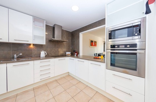 Cerro de Aguia Ski Chalet | Townhouse w/Pool and BBQ in Albufeira