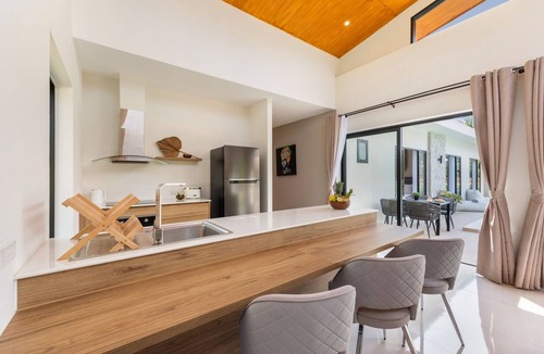 Hua Thanon Villa | Tranquil Jungle Villa : Sereniwood 2 Bed