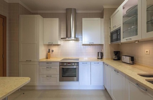Vilamoura Hotel | Two Separate 2 Bedrooms Ideal for Friends or Families in Algrave's Quarteira