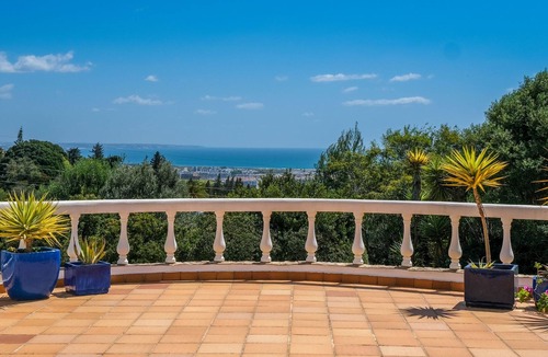 Funchal Villa | Vale Verde in Lagos with 6 bedrooms and 4 bathrooms