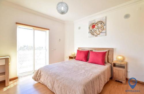 Correeira Villa | Vila Alfarrobeira by MTPhomes