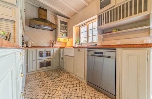 Quinta Do Conde Villa | Villa Alegria - Golf getaway rental with private pool, parking and bread oven