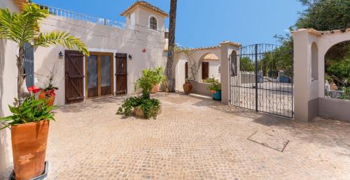 Cerro do Mocho Villa | Villa Algarve 4 Ensuite Bedrooms, Private Swimming Pool, Beautiful Gardens with water features and natural Bio Pool
