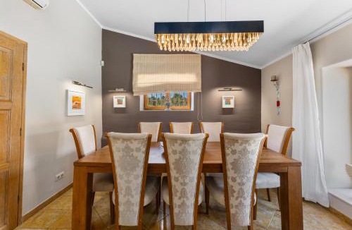 Cerro do Mocho Villa | Villa Algarve 4 Ensuite Bedrooms, Private Swimming Pool, Beautiful Gardens with water features and natural Bio Pool
