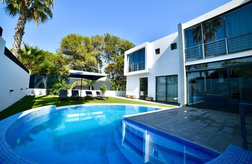 Portimao Villa | Villa Alvor T4 - Private Pool - Steps to Beach