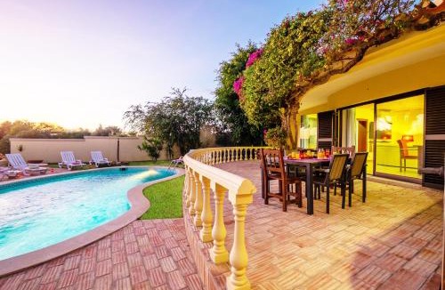 Montechoro Villa | Villa Bantayan - Tranquilidade, Piscina e BBQ em Albufeira