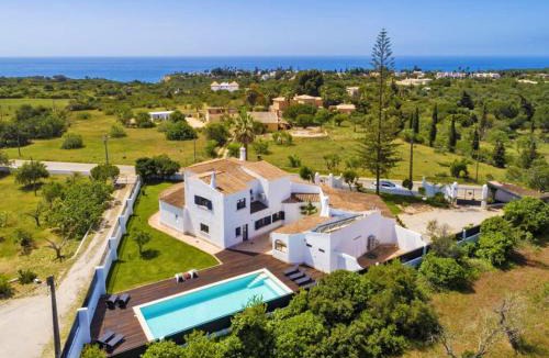 Lagoa e Carvoeiro Villa | Villa Benagil Boutique - Moradia luxuosa com piscina aquecível e BBQ