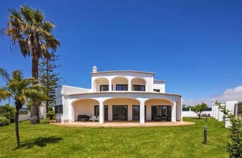 Lagoa e Carvoeiro Villa | Villa Benagil Boutique - Moradia luxuosa com piscina aquecível e BBQ