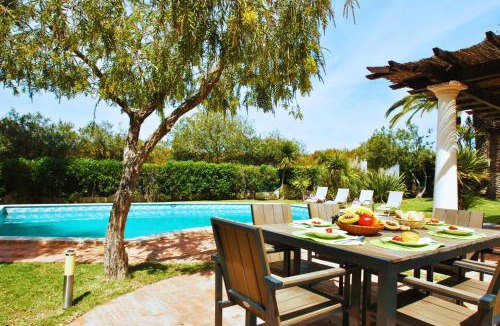 Montechoro Villa | Villa Bogota - Moradia acolhedora com piscina aquecível e BBQ