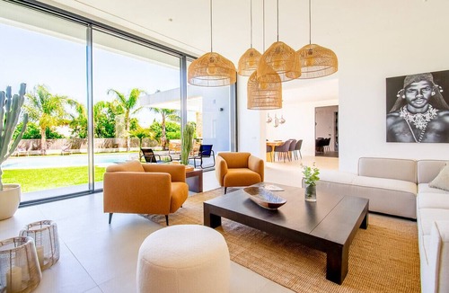 Vale de Centianes Villa | Villa Cactus, modern villa with two private swimming pools walking distance to the beach