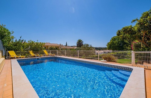 Urbanizacao dos Calicos Villa | Villa Carela - Private, fenced off pool