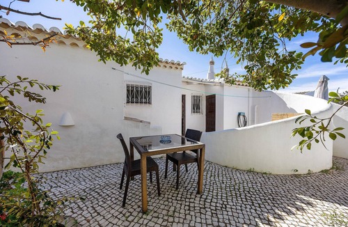 Atalaia Villa | Villa 'Casa 54' with Private Terrace and Wi-Fi