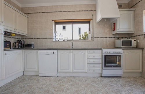 Ferragudo Villa | Villa Casa Rosina close to Beach with Pool & Wi-Fi