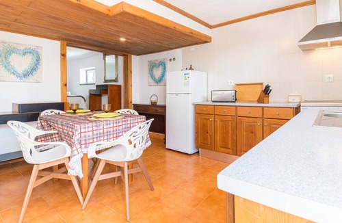 Colares Villa | Villa Cassandra - Holiday home perfect for surfing or sunbathing on Praia Grande near Sintra