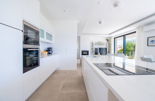 Vale de Centianes Villa | Villa Centeanes Luxury villa,enviable position stunning sea views!