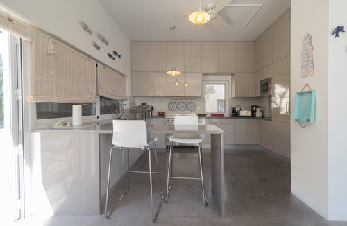 Quinta da Ria Villa | Villa Élan - Modern vacation home with private access to beach, 5 suites, and free air-conditioning