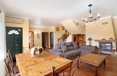 Urbanizacao dos Calicos House | Villa Guisado
