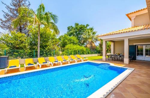 Correeira Villa | Villa Hawaii - Férias relaxantes com piscina aquecível e BBQ - Albufeira