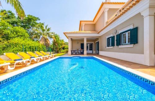 Correeira Villa | Villa Hawaii - Férias relaxantes com piscina aquecível e BBQ - Albufeira