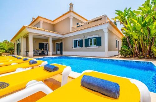 Correeira Villa | Villa Hawaii - Férias relaxantes com piscina aquecível e BBQ - Albufeira