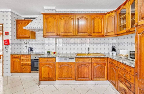 Lagoa e Carvoeiro Villa | Villa in the Valley with Private Pool
