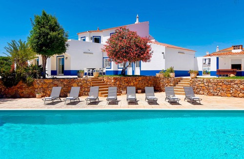 Lagoa e Carvoeiro Villa | Villa in the Valley with Private Pool