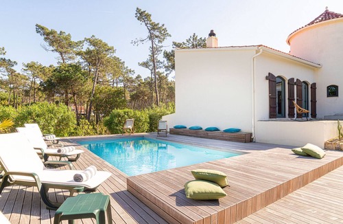 Colares Villa | Villa Jade - Typical Portuguese villa for 10 persons with pool, surrounded by nature and next to the beach