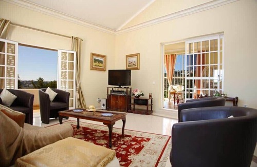 Albufeira Villa | Villa Juniper, fenced pool spacious house
