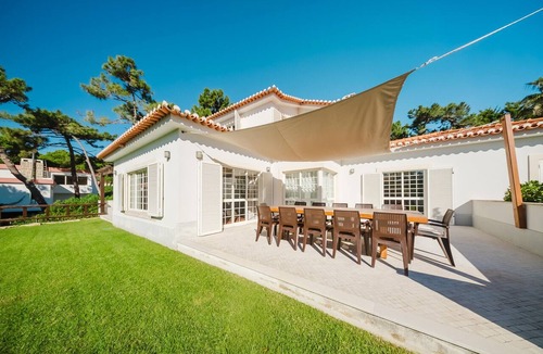 Praia das Macas Villa | Villa Latina - Beach getaway villa at walking distance to Praia Grande beach with football table, tennis table & pool table